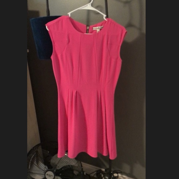 Clothes - Picture 1 of 8